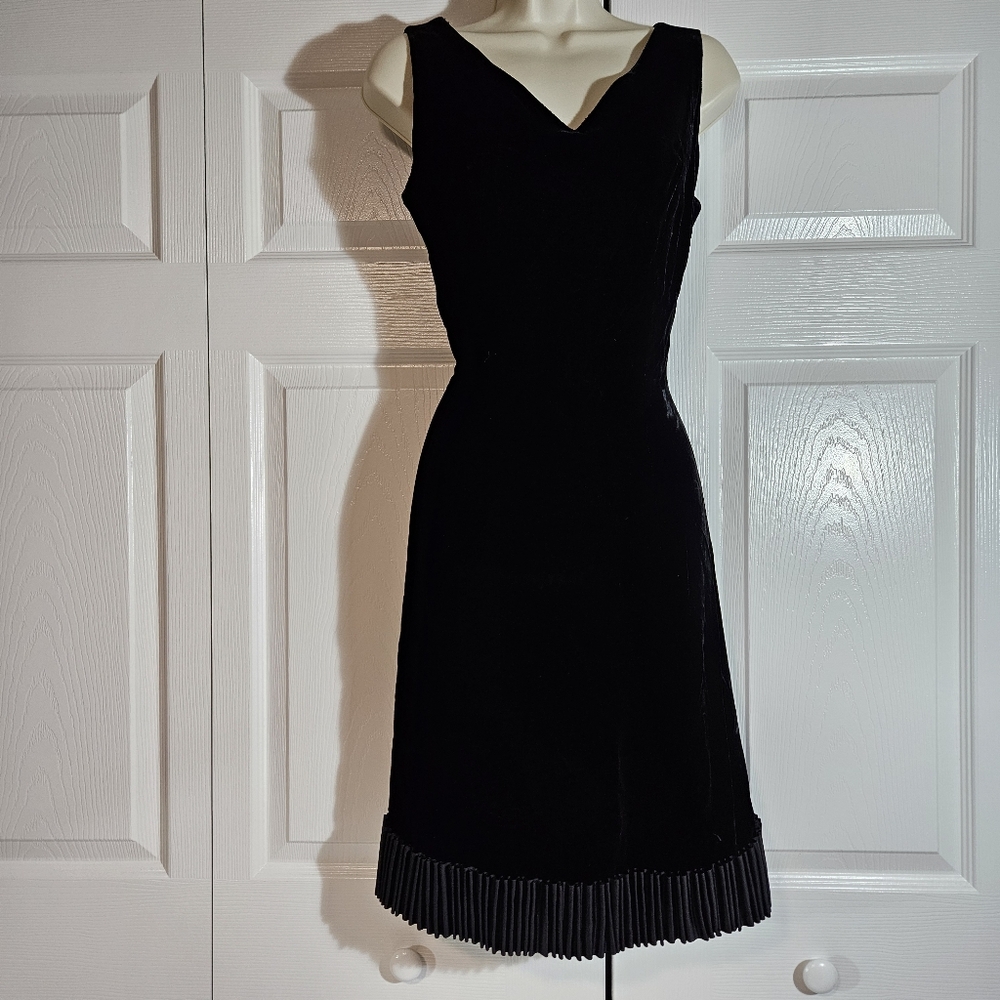 Vintage Gale Mitchell Black velvet pleated midi dress